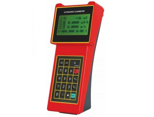 超声波焊接的银白色振子在模具间高频震颤