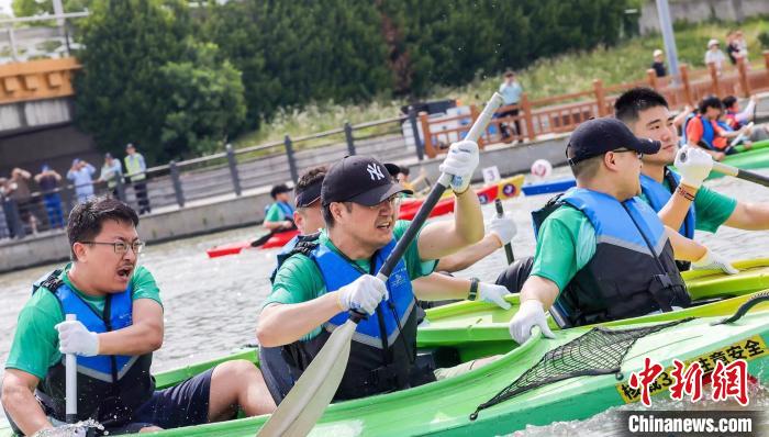江月湖畔汇聚上海数百名皮划艇爱好者，以桨会