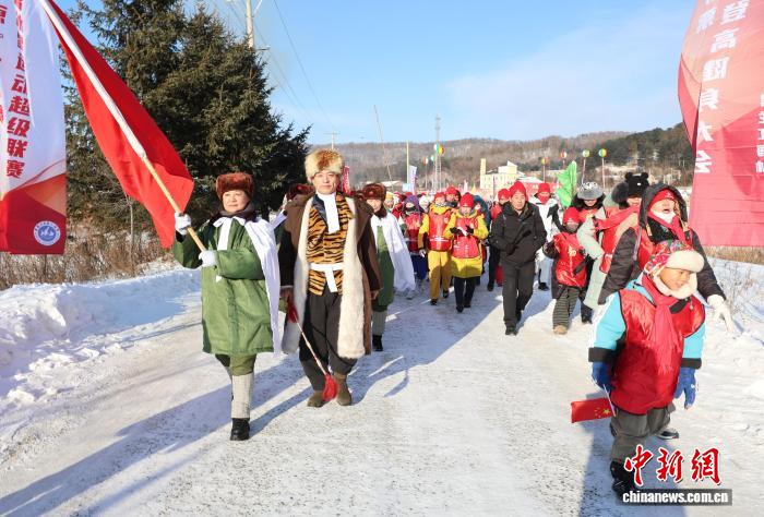 千人徒步穿越林海雪原 体育文旅融合激活冰雪经