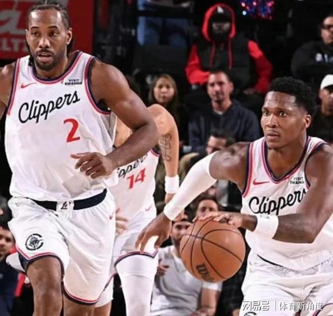 快船力克东部劲旅尼克斯 伦纳德关键篮板力挽狂