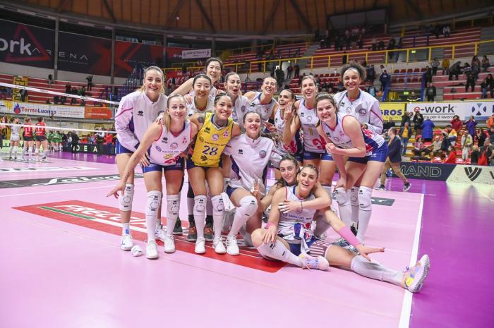 朱婷率斯坎迪奇零封布斯托 三局鏖战斩获单场