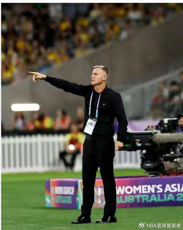 中国女足亚洲杯四强折戟，战术短板引深思