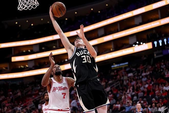 火箭险胜雄鹿瑞安25分创个人新高助力球队四连胜