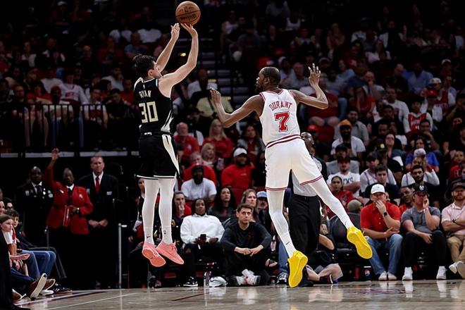 火箭险胜雄鹿瑞安25分创个人新高助力球队四连胜