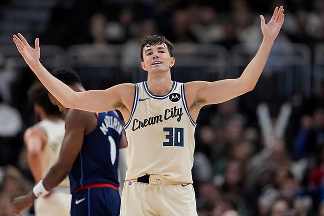 火箭险胜雄鹿瑞安25分创个人新高助力球队四连胜