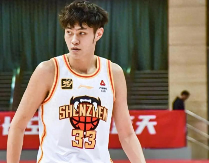 21岁王浩然33分爆发 中国男篮锋线曙光初现