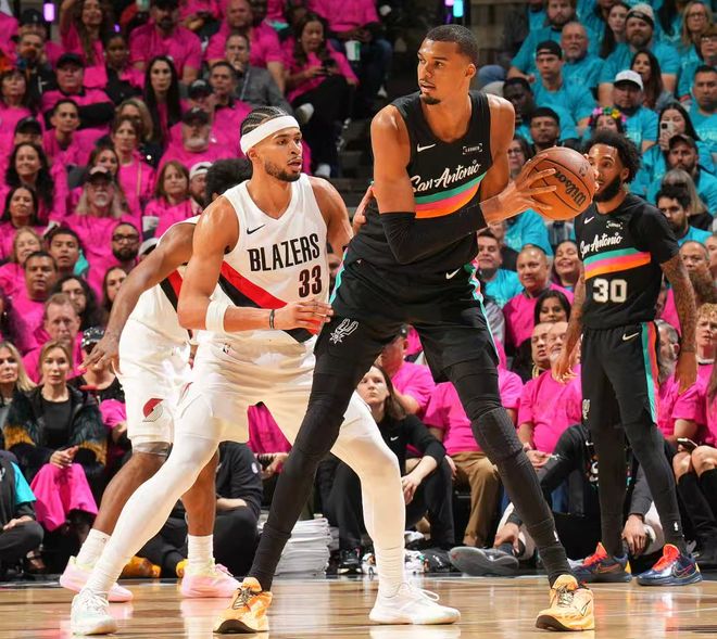 文班亚马35分助马刺掀翻开拓者 防守策略暴露对