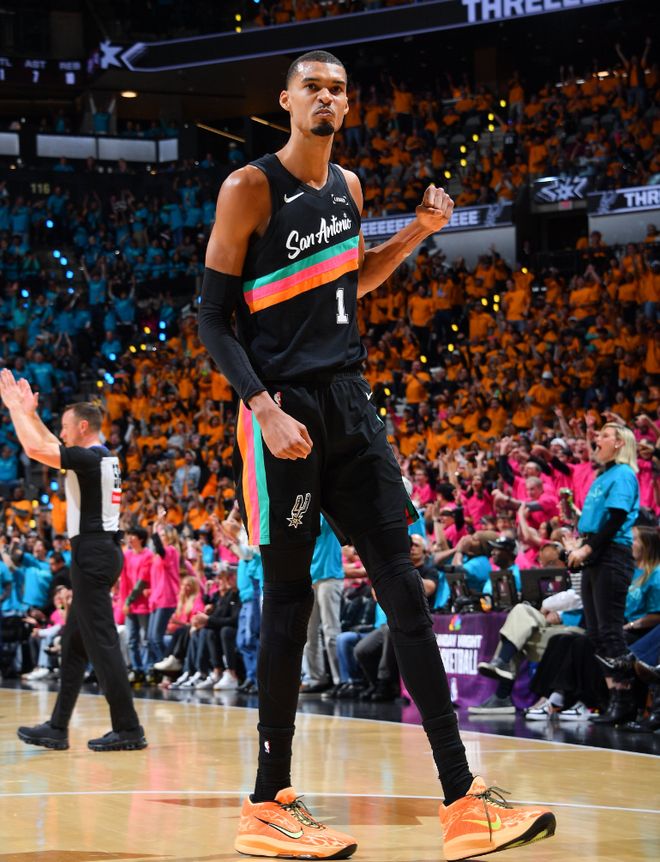 文班亚马35分助马刺掀翻开拓者 防守策略暴露对