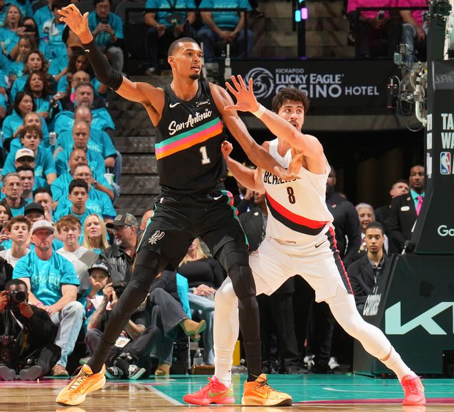 文班亚马35分助马刺掀翻开拓者 防守策略暴露对