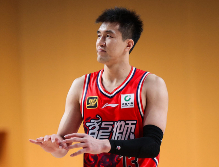 郭艾伦直播回应诈骗传闻：否认认识“涛哥” 澄